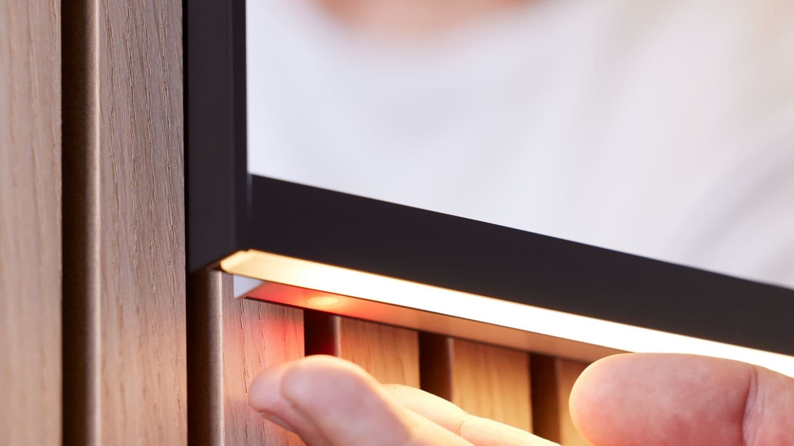 Vyhrievanie proti zahmlievaniu môže byť aktivované manuálne (© Geberit) Vyhrievanie proti zahmlievaniu môže byť aktivované manuálne (© Geberit)