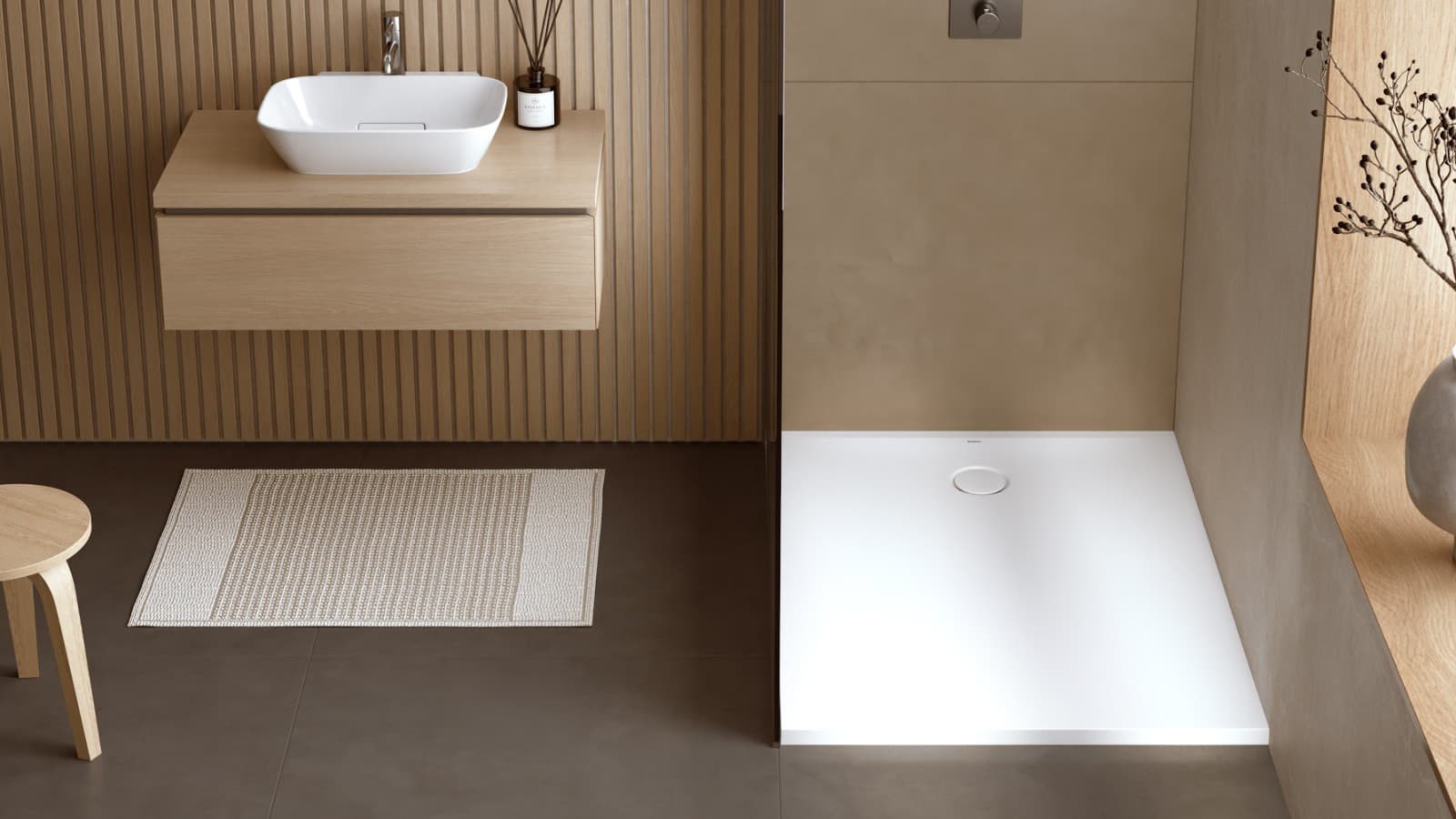 Kúpeľňa Geberit s plochou sprchovacou vaničkou CleanFloor30 uloženou na podlahe Kúpeľňa Geberit s plochou sprchovacou vaničkou CleanFloor30 uloženou na podlahe
