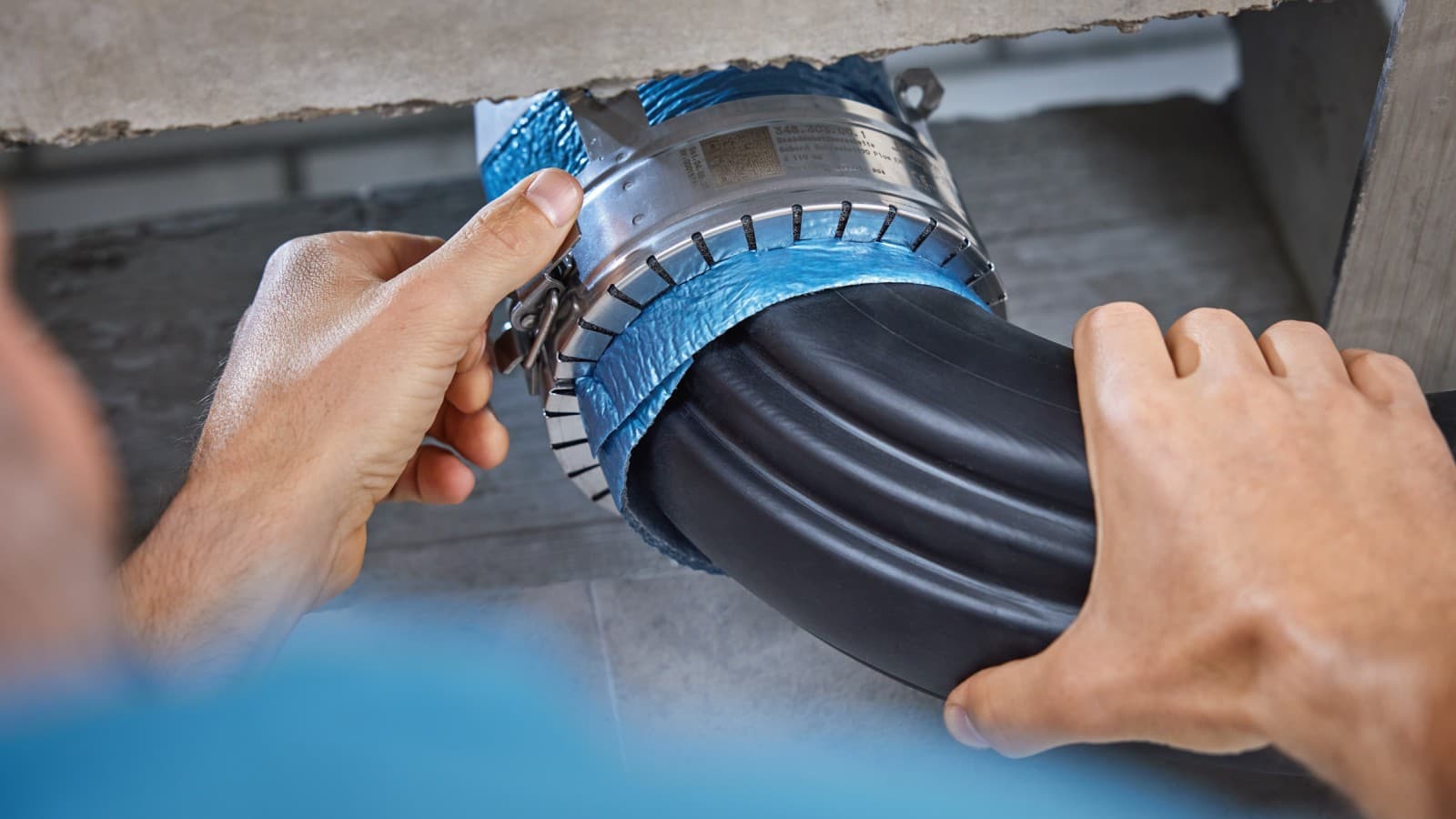 Inštalácia protipožiarneho uzáveru Geberit RS90 Plus na kolene Geberit BottomTurn Inštalácia protipožiarneho uzáveru Geberit RS90 Plus na kolene Geberit BottomTurn