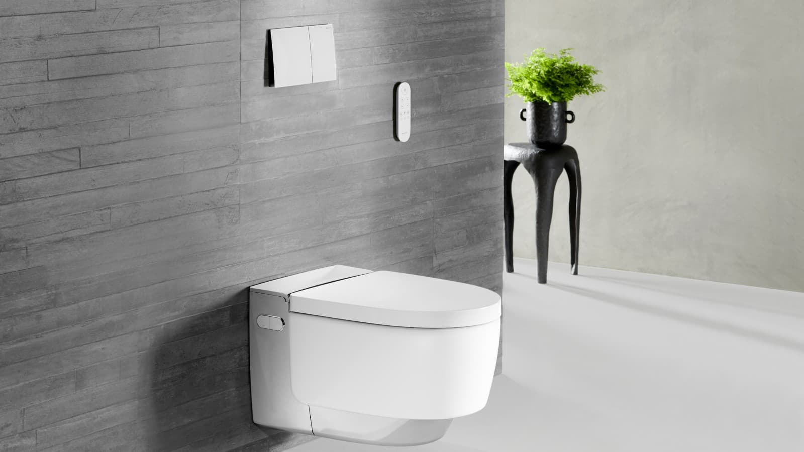 Geberit AquaClean Mera Comfort v chrómovej farbe s diaľkovým ovládaním Sigma70 Geberit AquaClean Mera Comfort v chrómovej farbe s diaľkovým ovládaním Sigma70