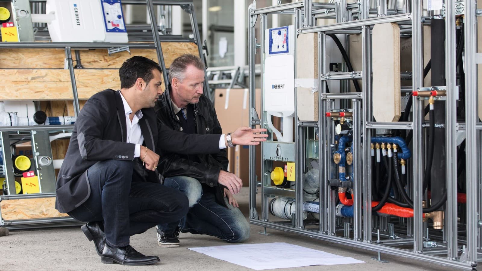 Obchodný zástupca spoločnosti Geberit skontroluje správnosť inštalácie. Obchodný zástupca spoločnosti Geberit skontroluje správnosť inštalácie.