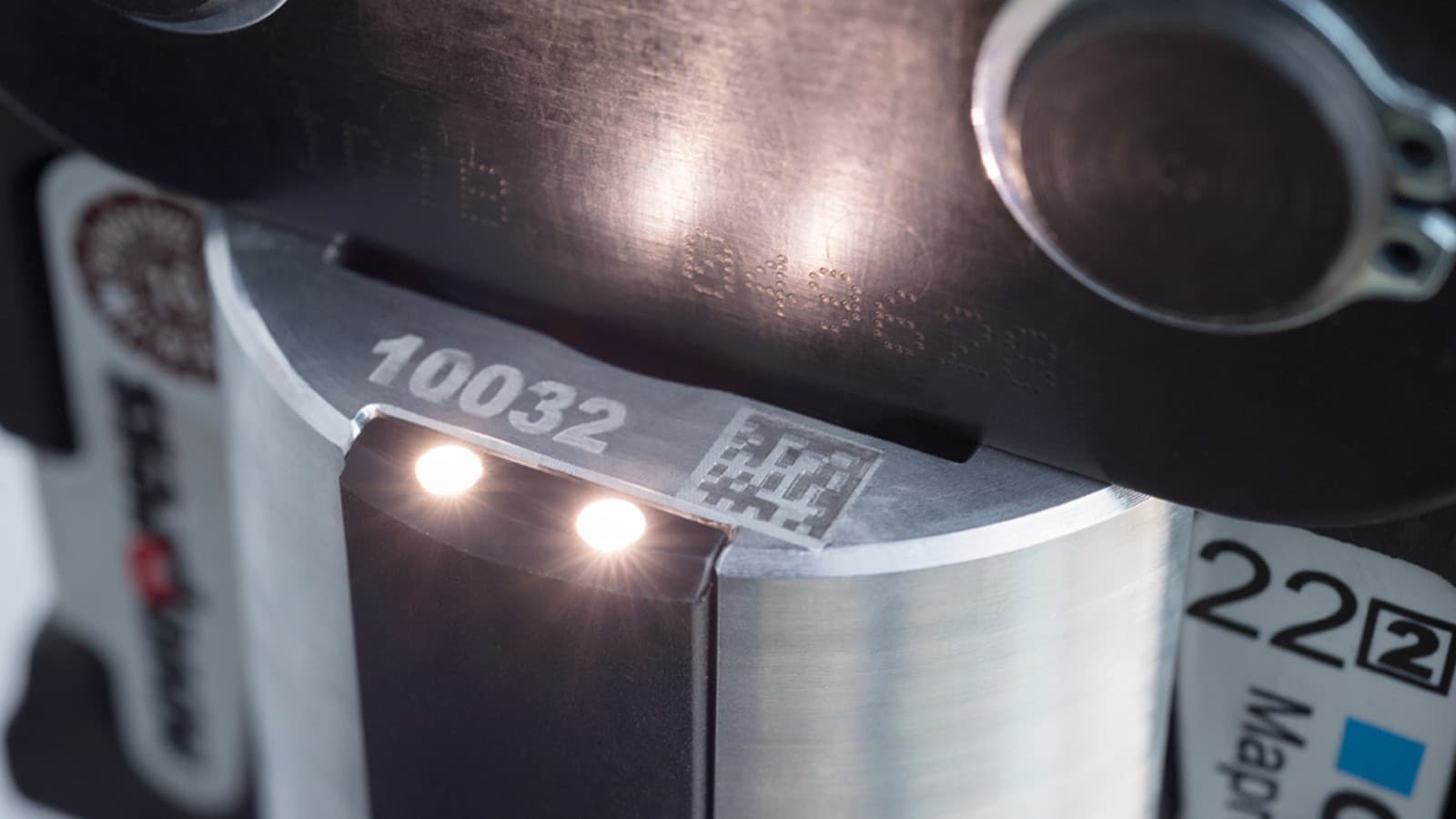 Lisovací nástroj Geberit s osvetlením lisovaného miesta poskytuje optimálnu viditeľnosť v tmavých rohoch Lisovací nástroj Geberit s osvetlením lisovaného miesta poskytuje optimálnu viditeľnosť v tmavých rohoch