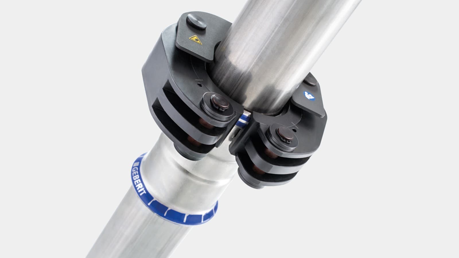 Prídržný mechanizmus upevňuje lisovaciu slučku Geberit k tvarovke Geberit Mapress Prídržný mechanizmus upevňuje lisovaciu slučku Geberit k tvarovke Geberit Mapress