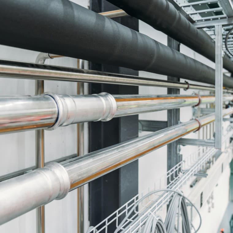 V mnohých priemyselných aplikáciách, ako je stlačený vzduch, inertné plyny a podtlak V mnohých priemyselných aplikáciách, ako je stlačený vzduch, inertné plyny a podtlak